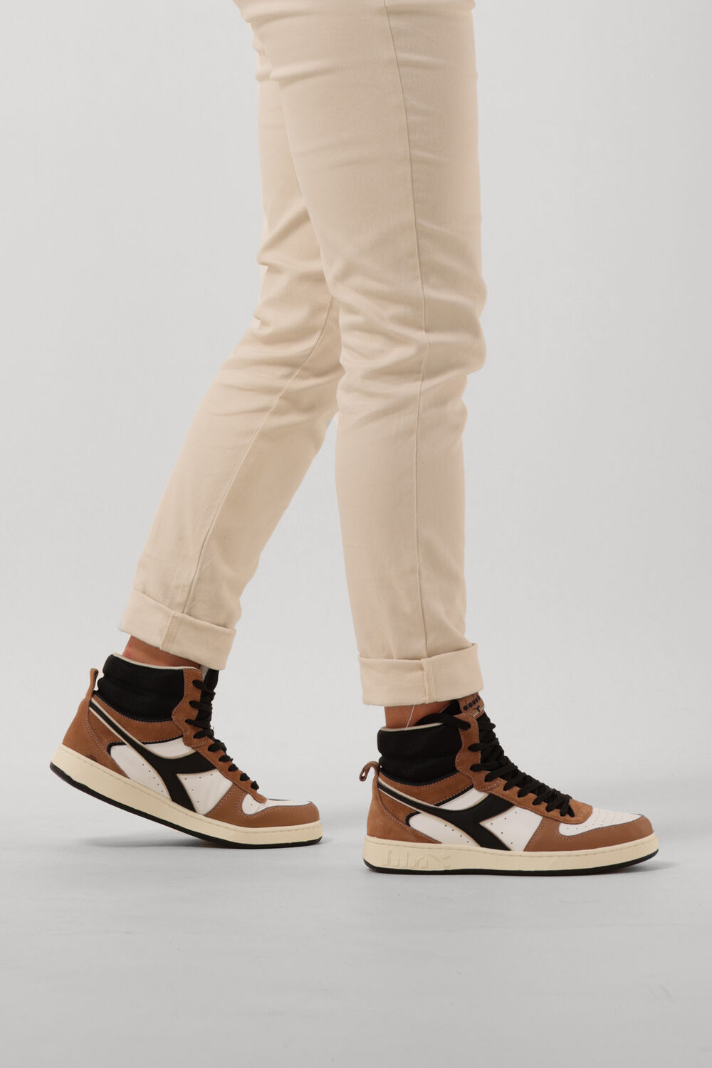 Bruine DIADORA Sneakers MAGIC BASKET MID EARTH WOMAN - large