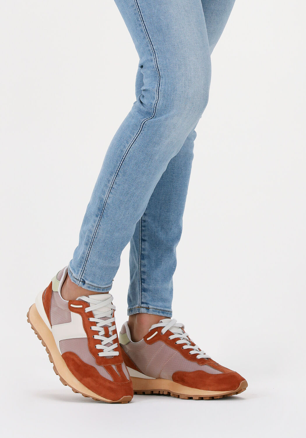 Cognac LOLA CRUZ Lage sneakers 431Z88 Omoda