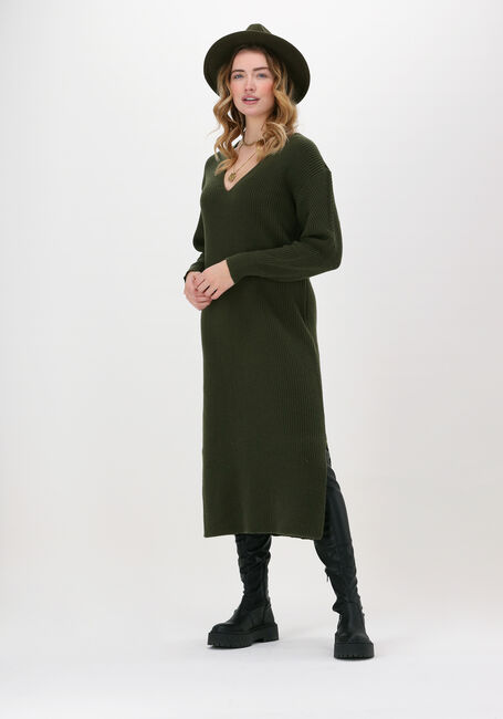 ANOTHER LABEL Robe midi HANNA KNITTED DRESS en vert - large