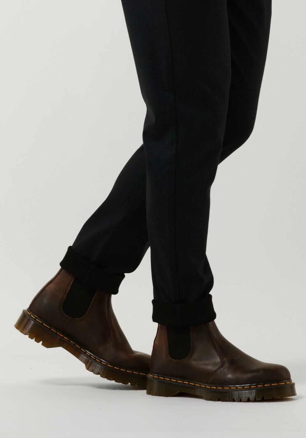 Dr martens chelsea boots bruin discount