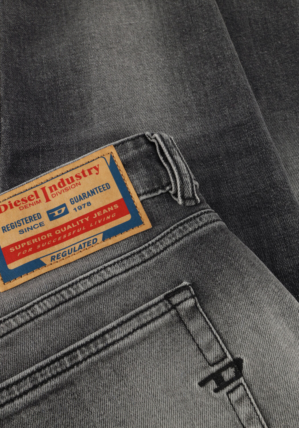 DIESEL Skinny jeans 1979 SLEENKER en gris - large