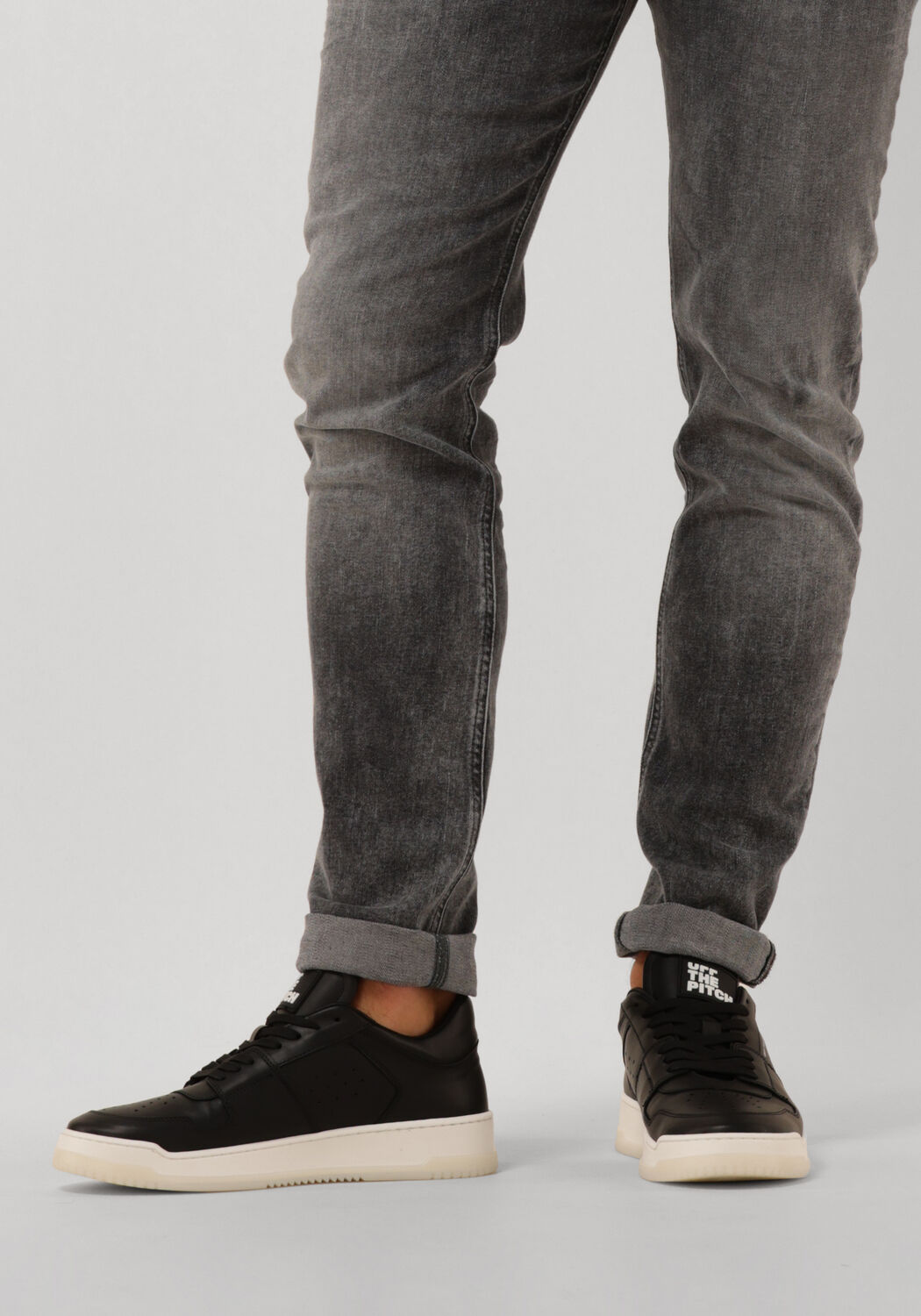 OFF THE PITCH Baskets basses SUPER NOVA LOW en noir - large