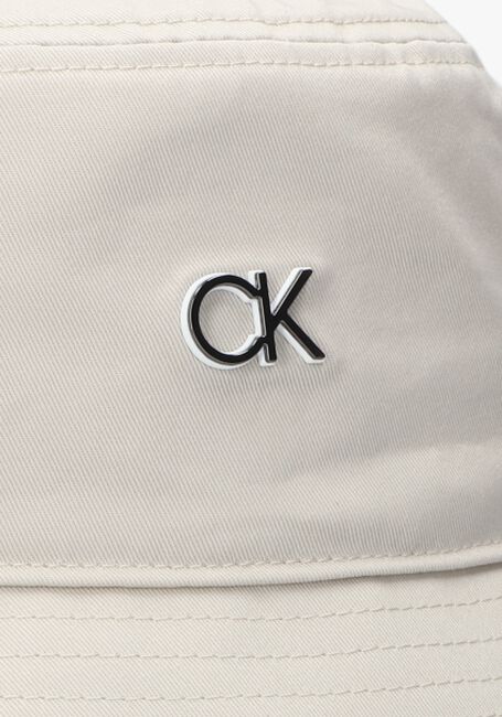 CALVIN KLEIN CK OUTLINED BUCKET Chapeau en beige - large