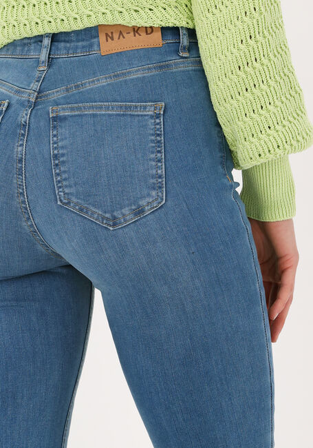NA-KD Skinny jeans SIDE SLIT SKINNY JEANS en bleu - large