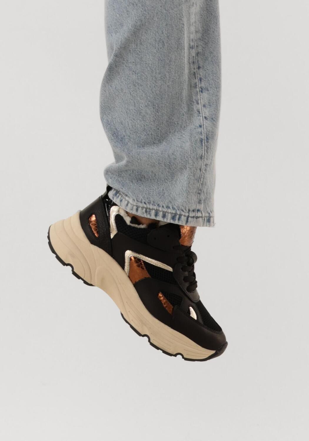 Zwarte OMODA Sneakers TOKIO - large