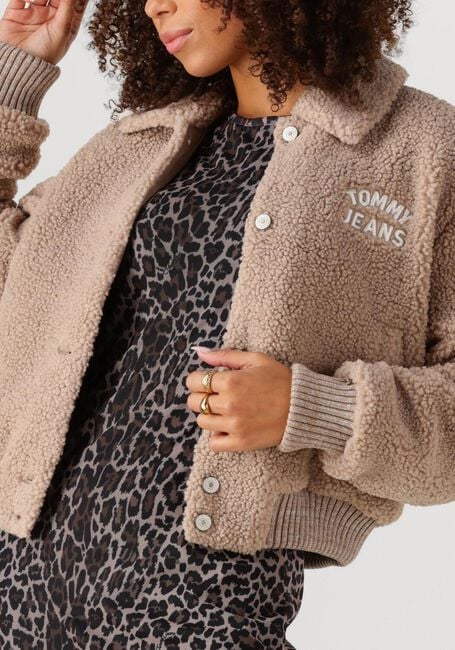 Zand TOMMY JEANS Teddy jas TJW TEDDY VARSITY BOMBER - large