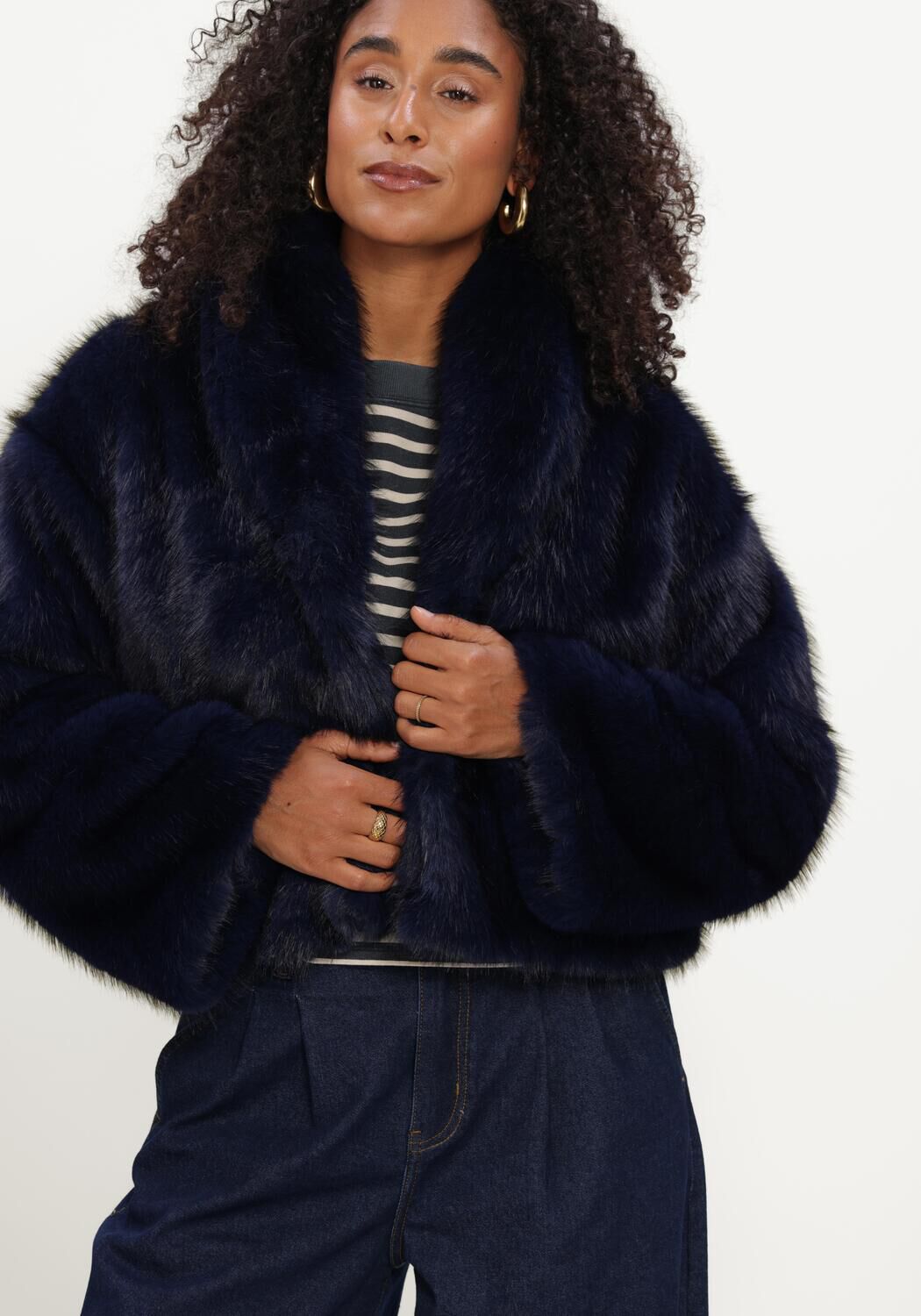 STUDIO AMAYA Manteau en fausse fourrure ZURI JACKET - BLUE Bleu fonc&eacute; - large