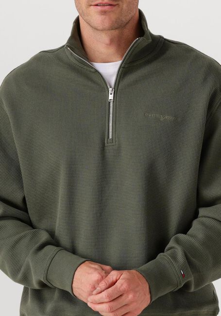TOMMY JEANS Pull TJM RLX WAFFLE SCRIPT QRTR ZIP en vert - large