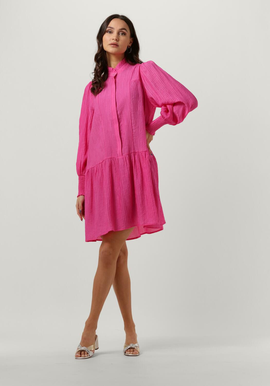 Welke kleur schoenen onder roze jurk hotsell