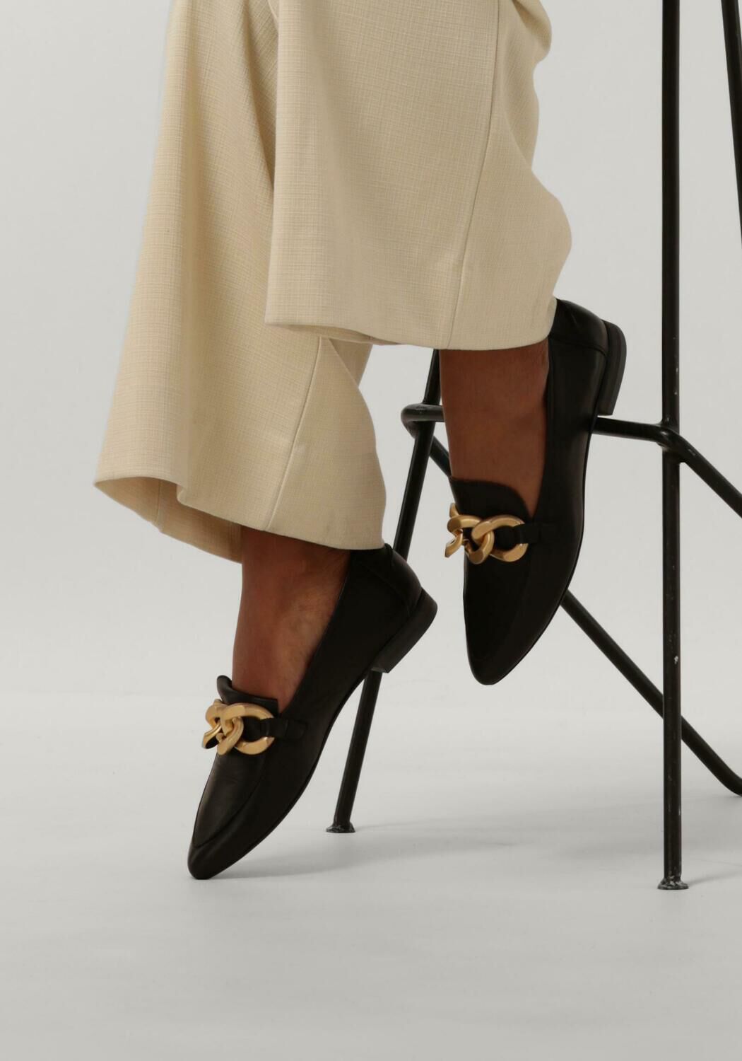 NOTRE-V 4638 Loafers en noir - large