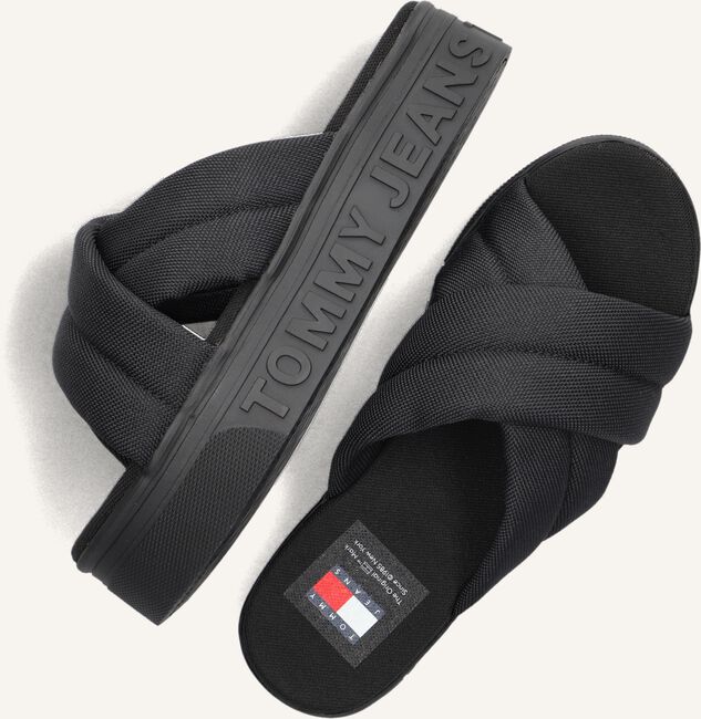 Zwarte TOMMY JEANS Slippers TOMMY JEANS LETTERING FLATFORM Zwarte TOMMY JEANS Slippers TOMMY JEANS LETTERING FLATFORM - large