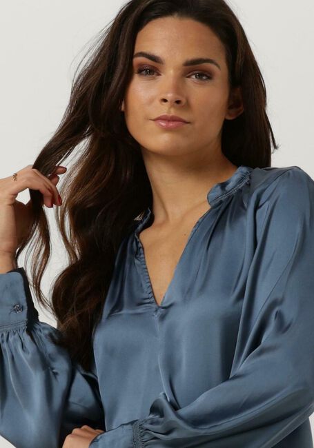 LEVETE ROOM Blouse LR-WAVE 4 BLOUSE en bleu - large