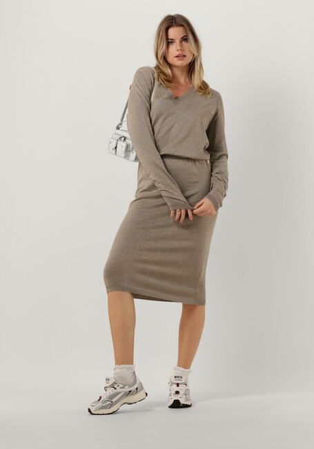 Bruine MINUS Midi jurk VILENA V-NECK KNIT DRESS - large