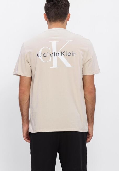 CALVIN KLEIN T-shirt SS 30S CLASSIC BACK MONOLOGO TEE en beige - large