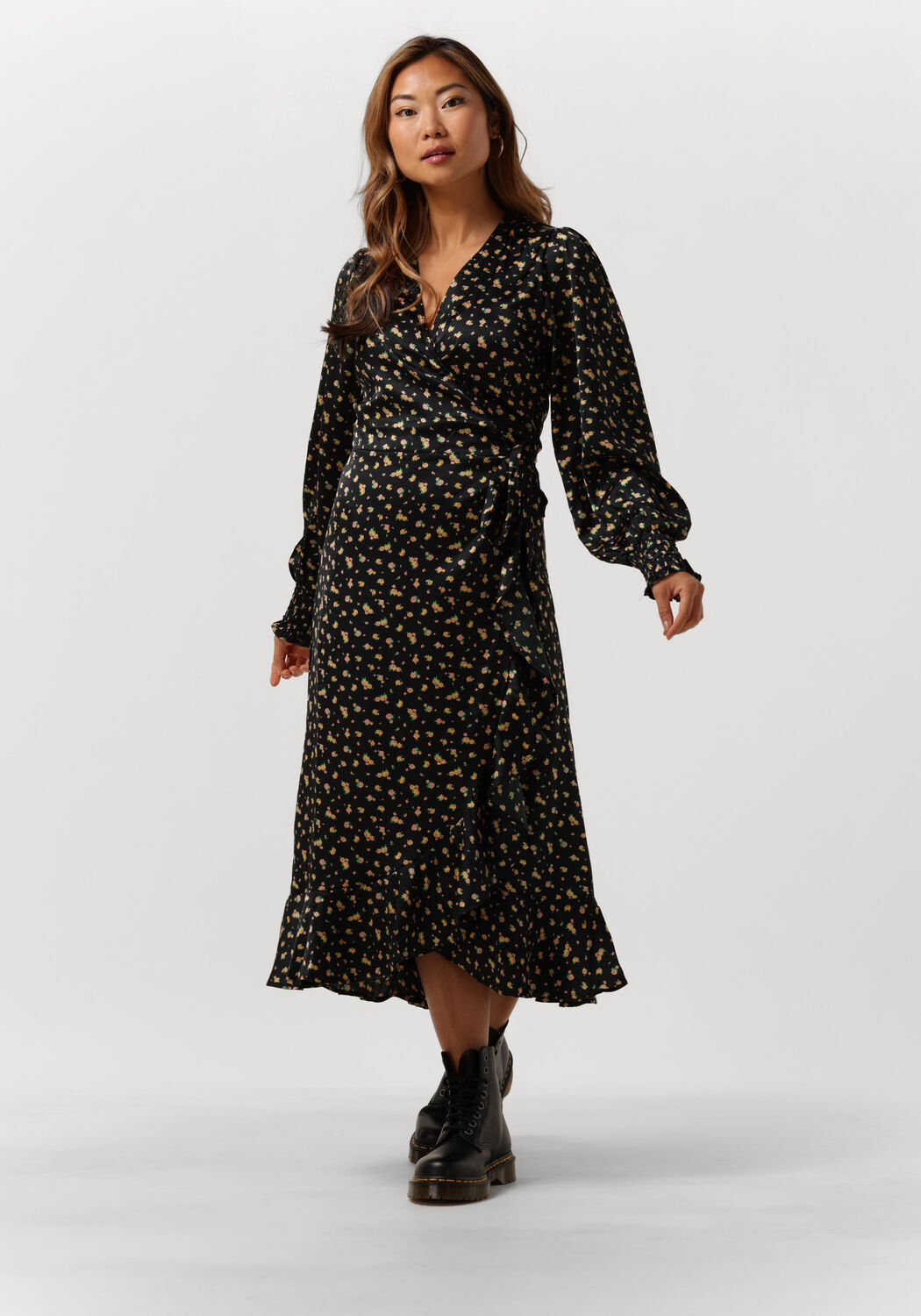 Zwarte NEO NOIR Midi jurk EVA PRECIOUS ROSE DRESS Omoda