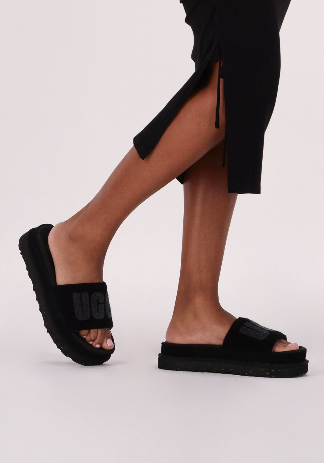 Zwarte UGG Slippers W LATON Omoda