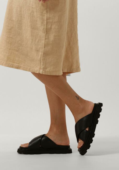 Zwarte UGG Slippers W CAPITELLE CROSSBAND Zwarte UGG Slippers W CAPITELLE CROSSBAND - large