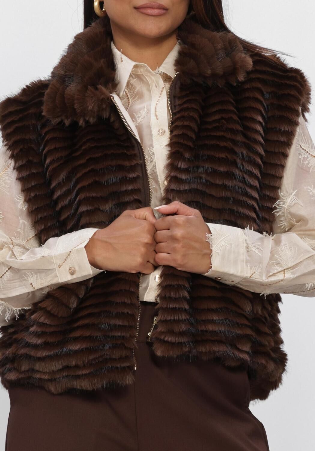 NUKUS Gilet HARRIET GILET ZIPPER en marron - large
