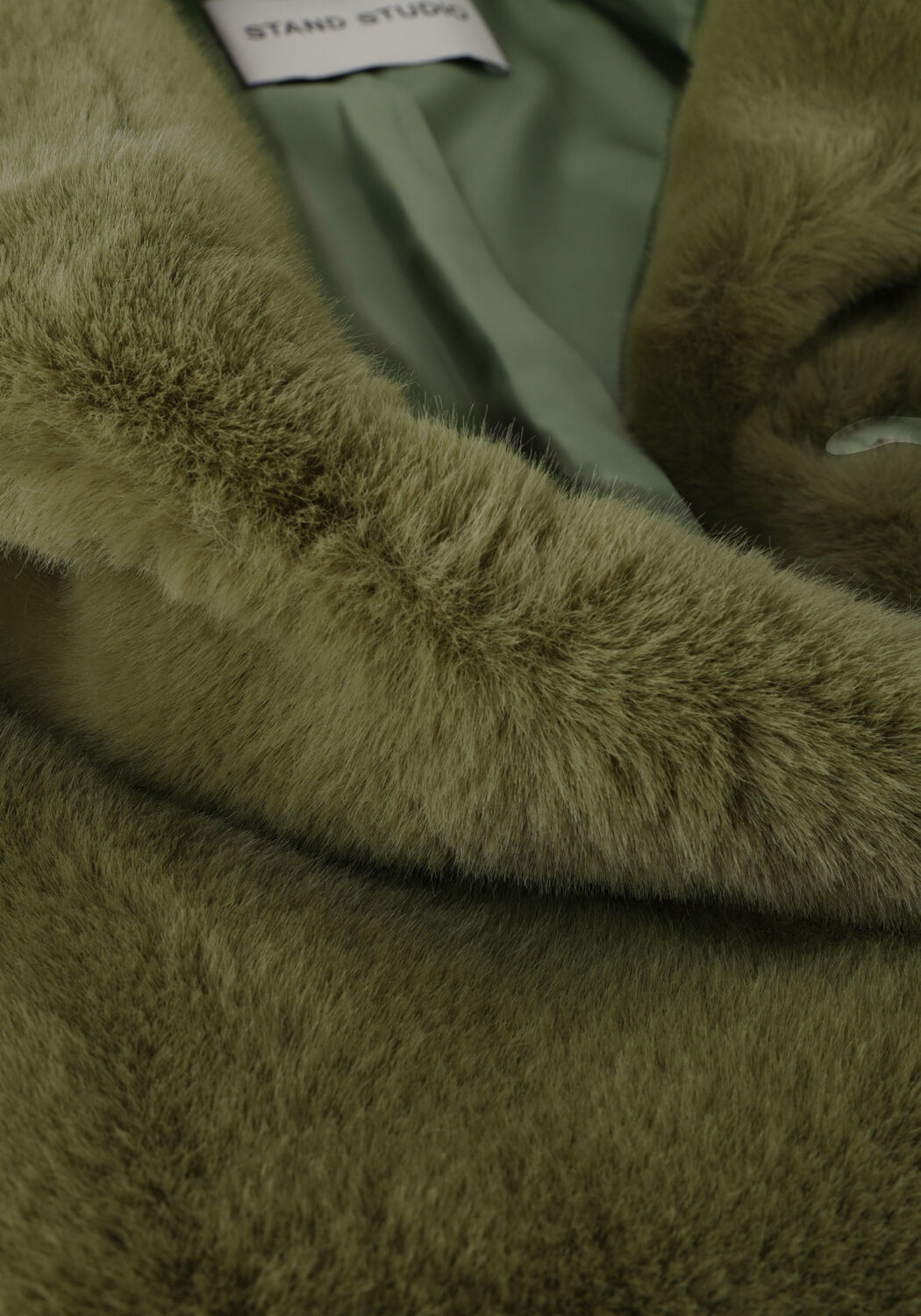 STAND STUDIO Manteau en fausse fourrure CAMILLE COCOON COAT en vert - large