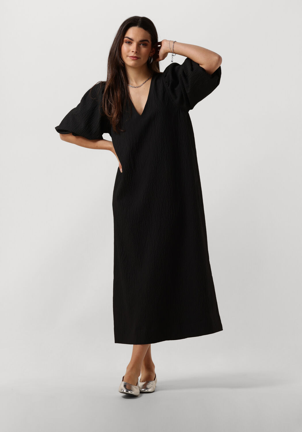 BY BAR Robe midi JUTA DRESS en noir Omoda