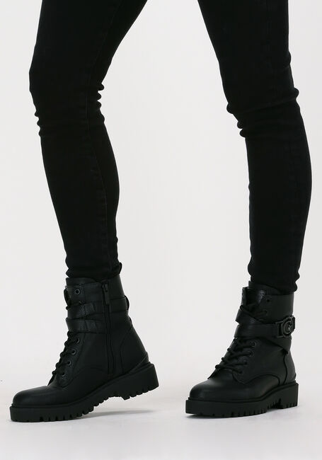 GUESS Bottines à lacets ODANNA en noir - large