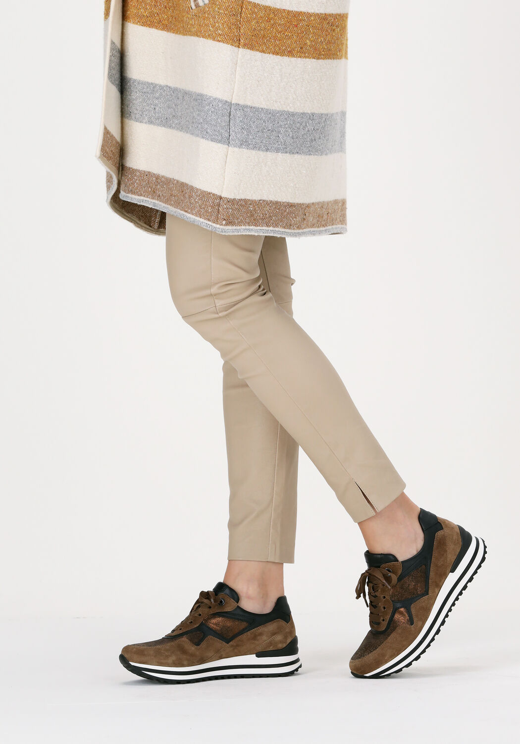 Bruine GABOR Lage sneakers 524.2 Omoda
