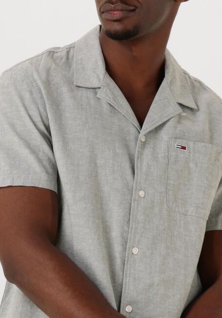 TOMMY JEANS Chemise décontracté TJM LINEN BLEND CAMP SS EXT en gris - large