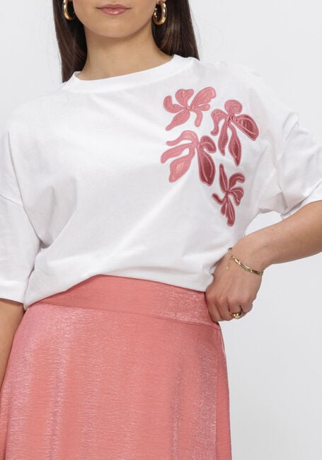 JANSEN AMSTERDAM RILEY SHIRT CO 184 SHORT SLEEVE WIDE FIT SATIN EMBROIDERY FLOWER Hauts & T-shirts en blanc - large