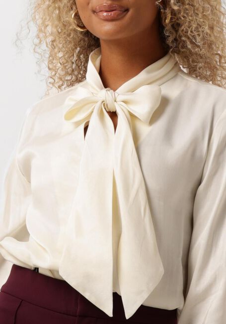 VANILIA SCARF LYOCELL Blouses en blanc - large