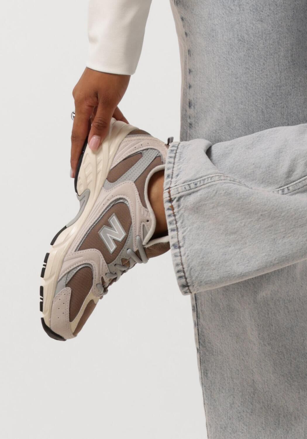 NEW BALANCE Baskets basses MR530 D en marron - large