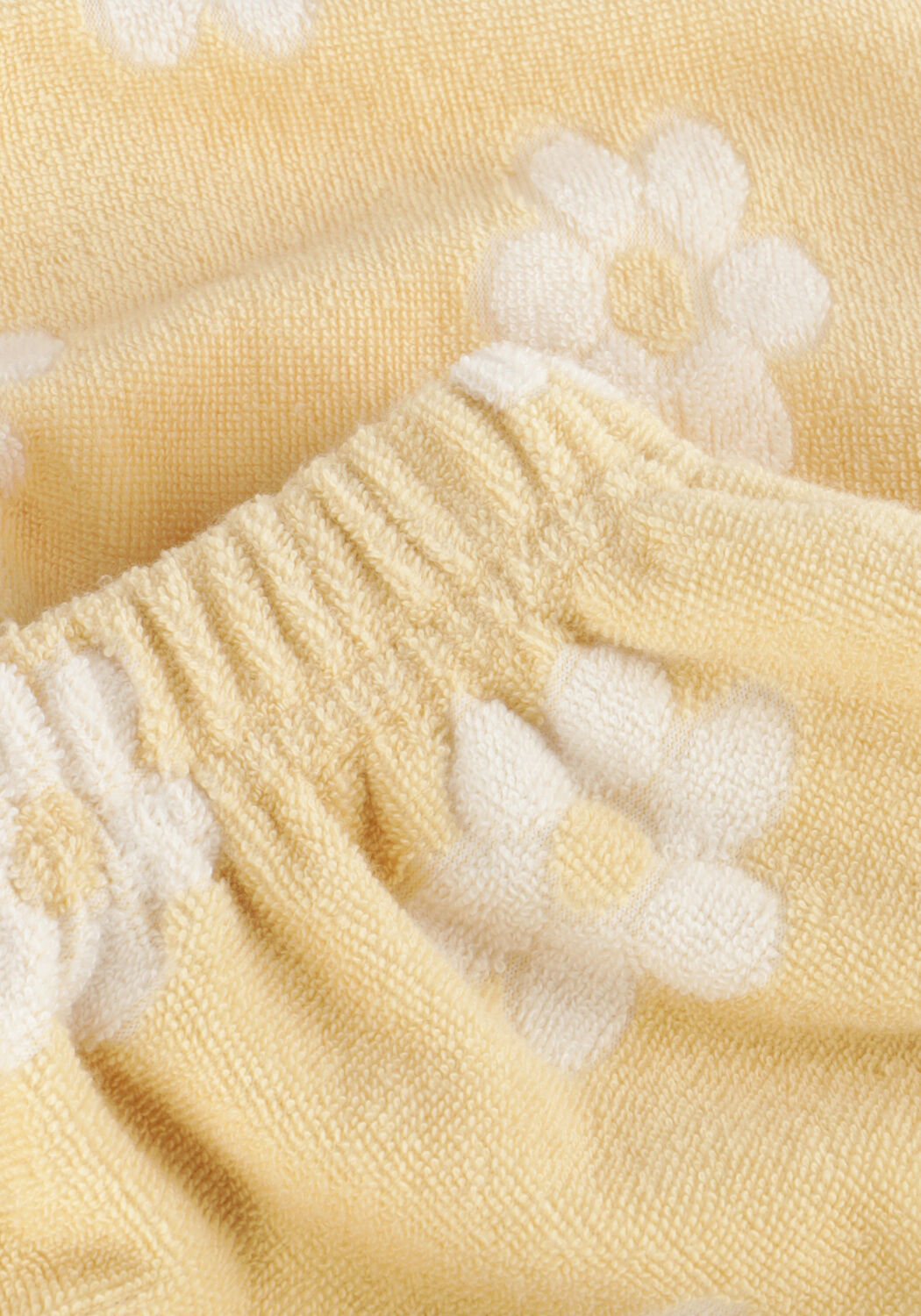 RYLEE + CRU TRACK SHORT DAISY Pantalons en jaune - large