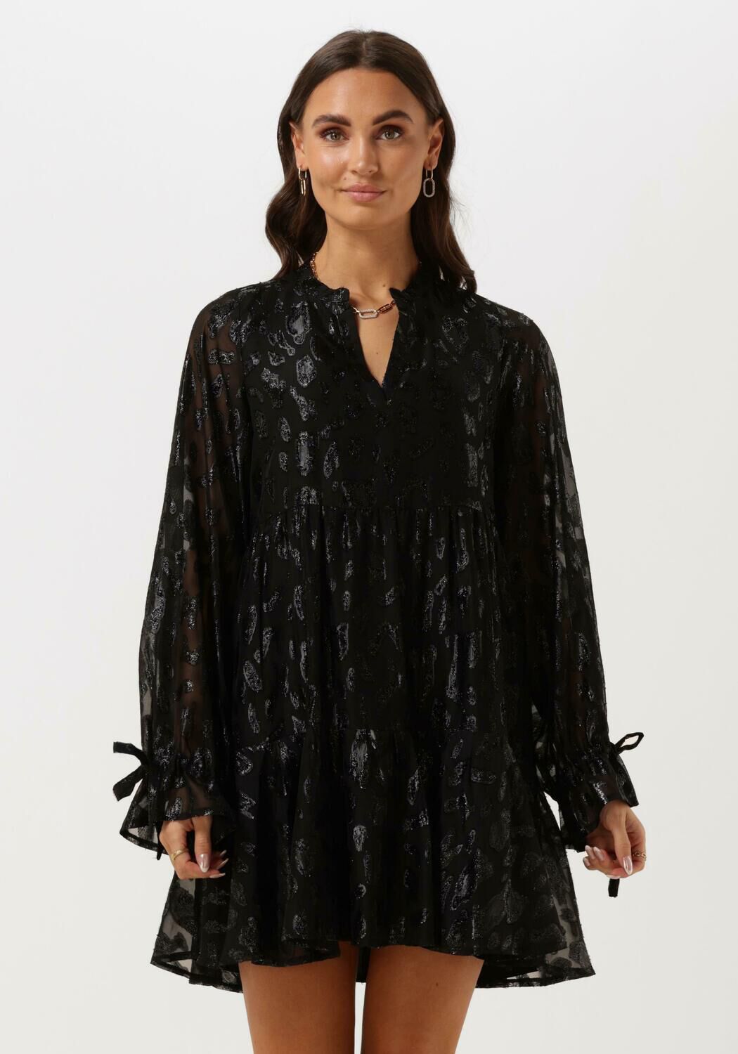 REFINED DEPARTMENT Mini robe JENNIFER en noir Omoda