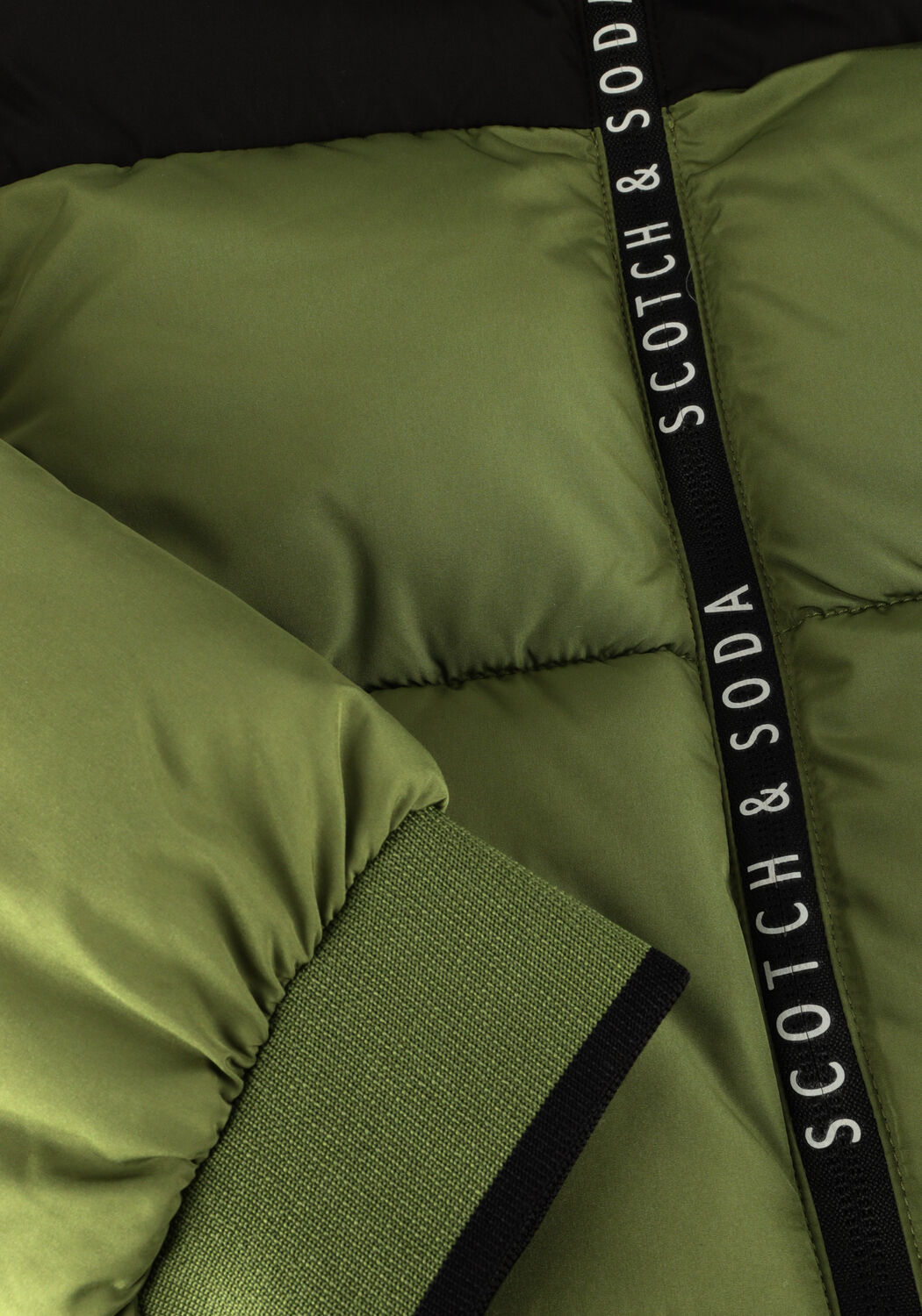 SCOTCH & SODA Veste matelass&eacute; WATER REPELLENT HOODED PUFFER JACKET en vert - large