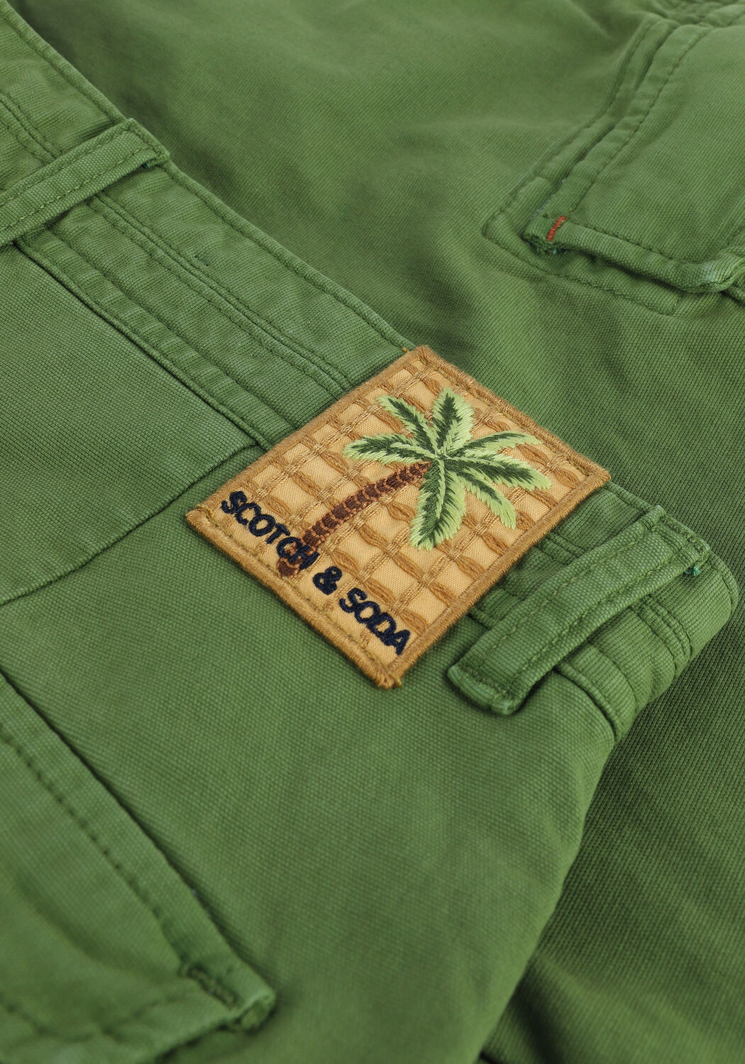 Groene SCOTCH & SODA Korte broek FAVE GARMENT-DYED CARGO SHORT - large