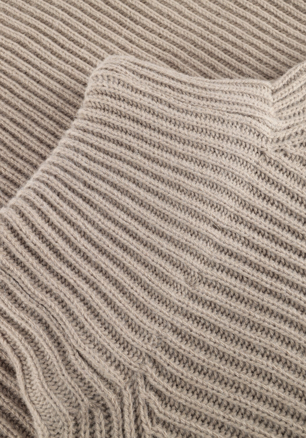 DRYKORN Pull ARWEN en taupe - large