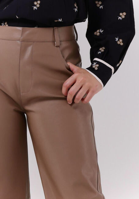 SOFIE SCHNOOR Pantalon large TROUSERS en marron - large