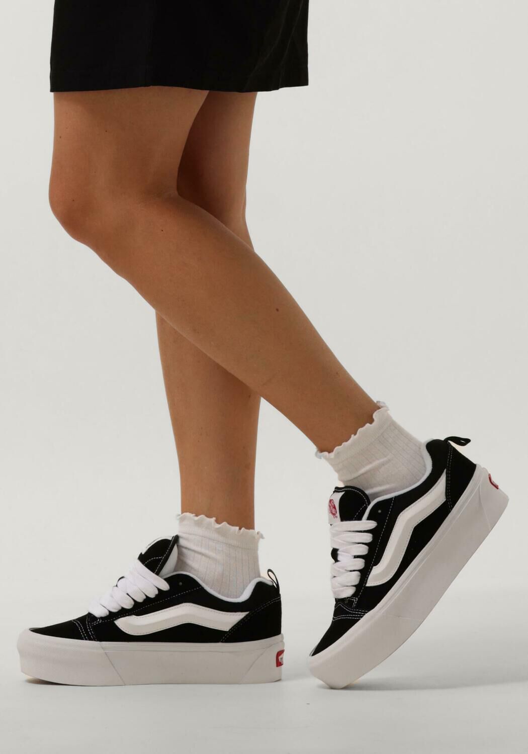 VANS Baskets basses KNU STACK en noir - large