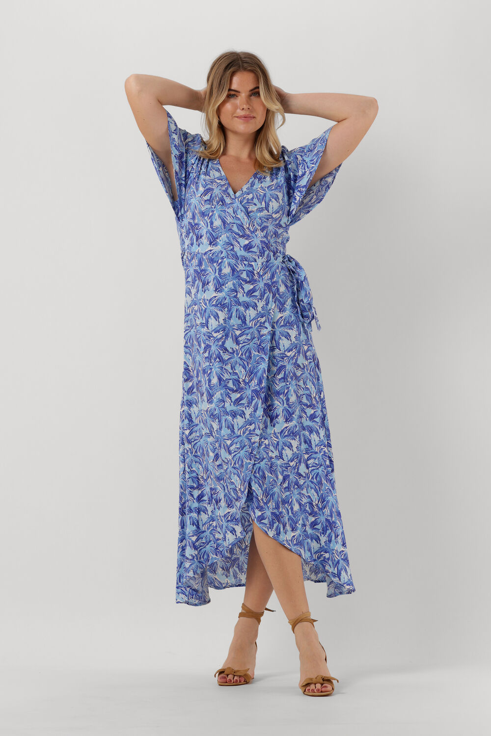 blauwe fabienne chapot midi jurk archana butterfly dress 79