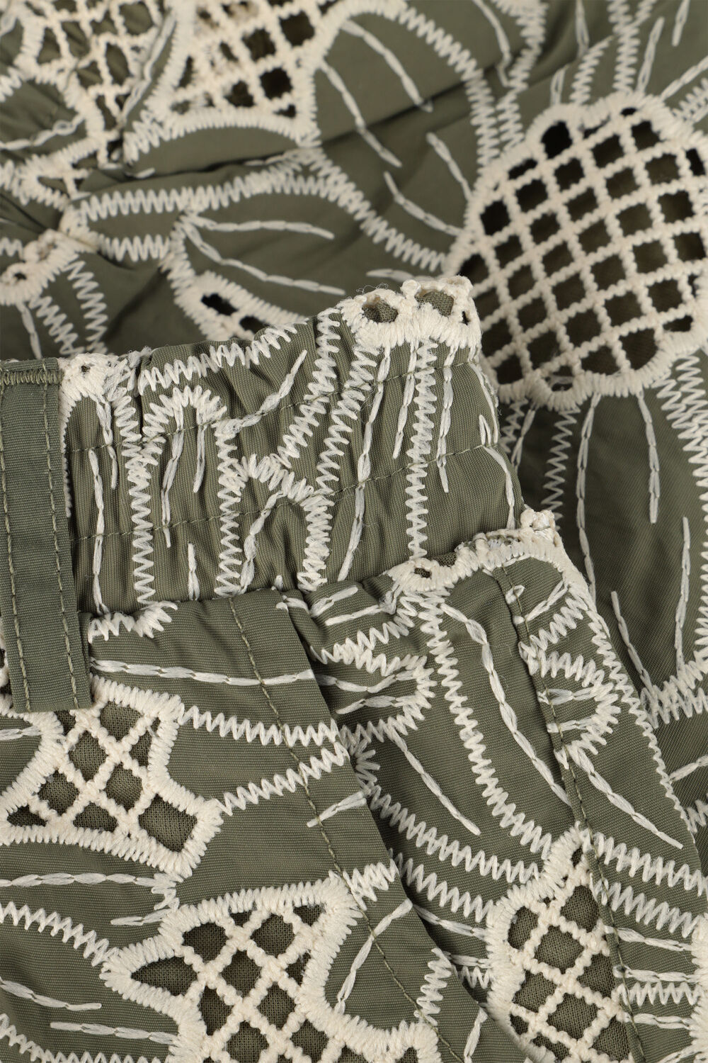 LIKE FLO Pantalon courte FLORIEN HIGT WAIST SHORT en vert - large