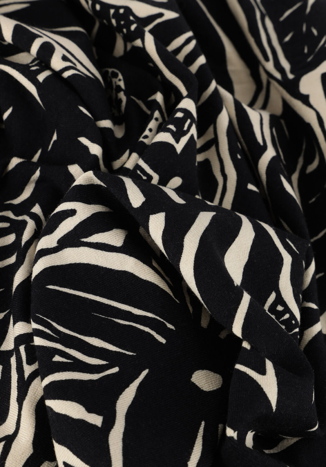 JANSEN AMSTERDAM Haut VFB179 PRINTED TOP SHORT SLEEVE V-NECK en noir - large