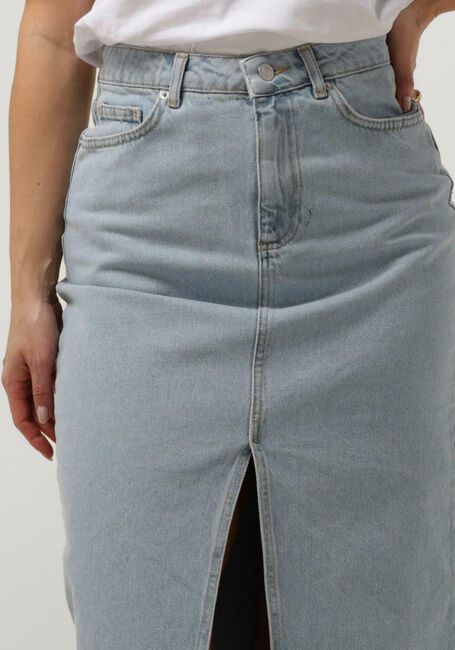 NOTRE-V Jupe midi DENIM MAXI SKIRT en bleu - large