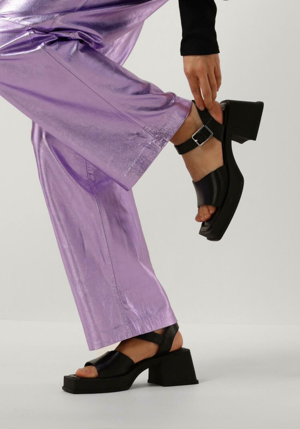 VAGABOND SHOEMAKERS Sandales &agrave; talons HENNIE 201 en noir - large