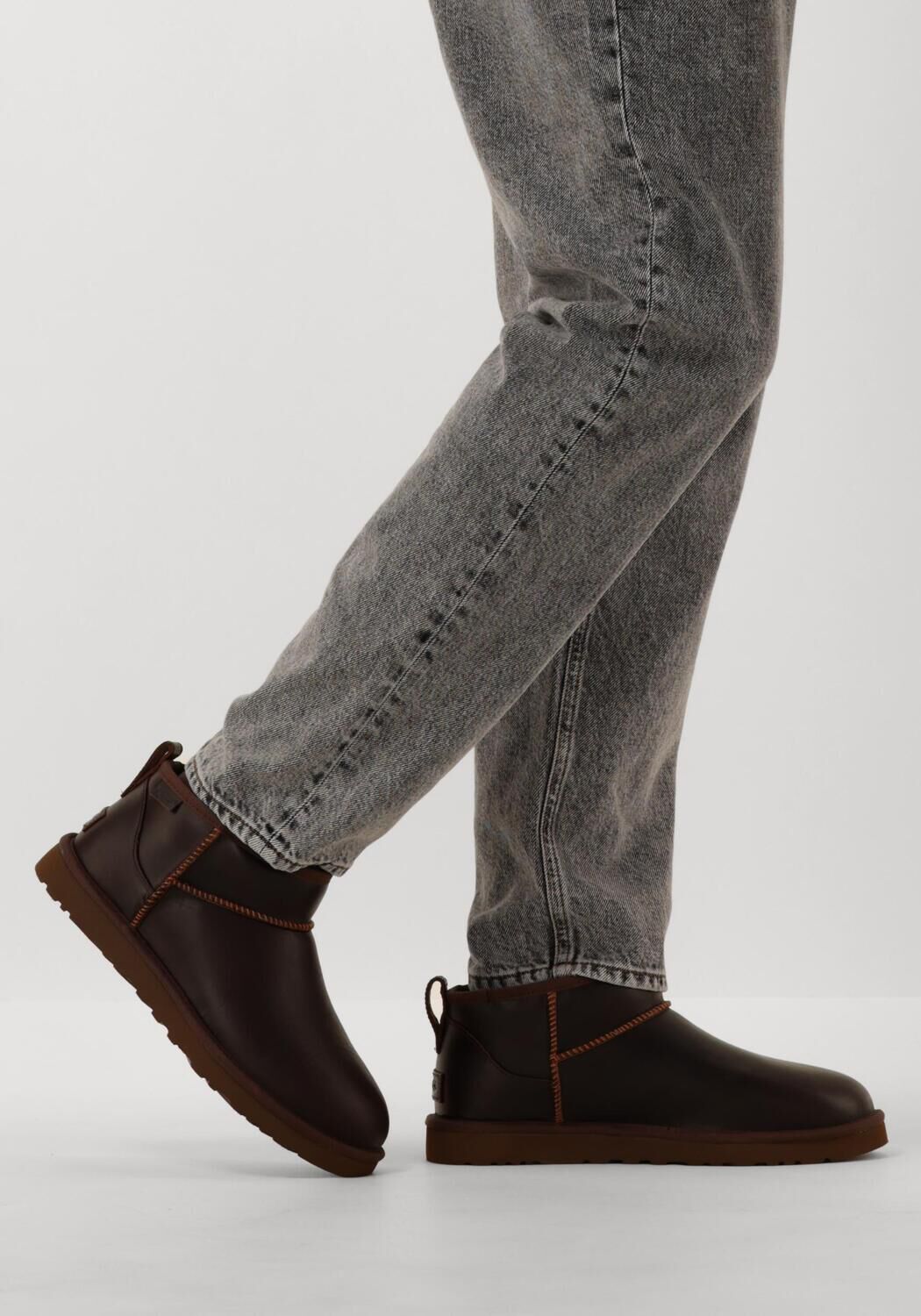 Bruine UGG  CLASSIC ULTR MINI LTHR - large