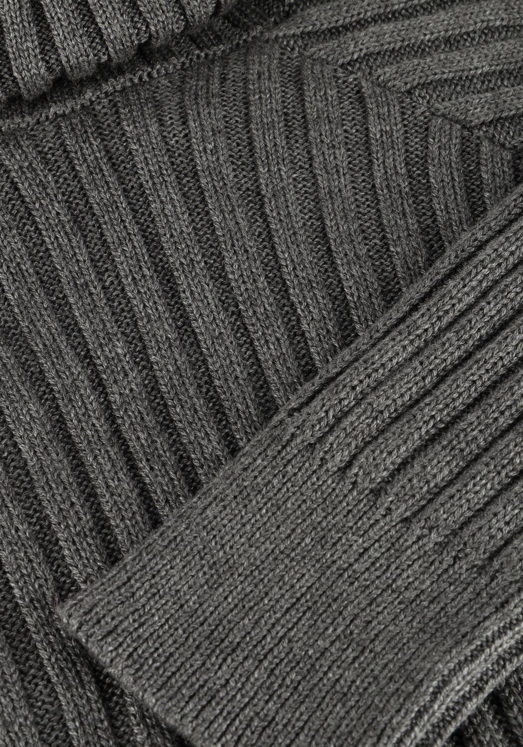 Grijze Y.A.S. Midi jurk YASMAVI KNIT MIDI ROLLNECK DRESS - large