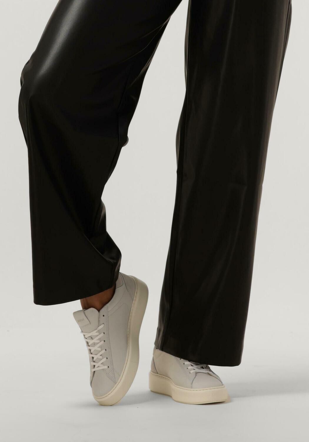 NUBIKK Baskets basses VINCE TORA DAMES en blanc - large