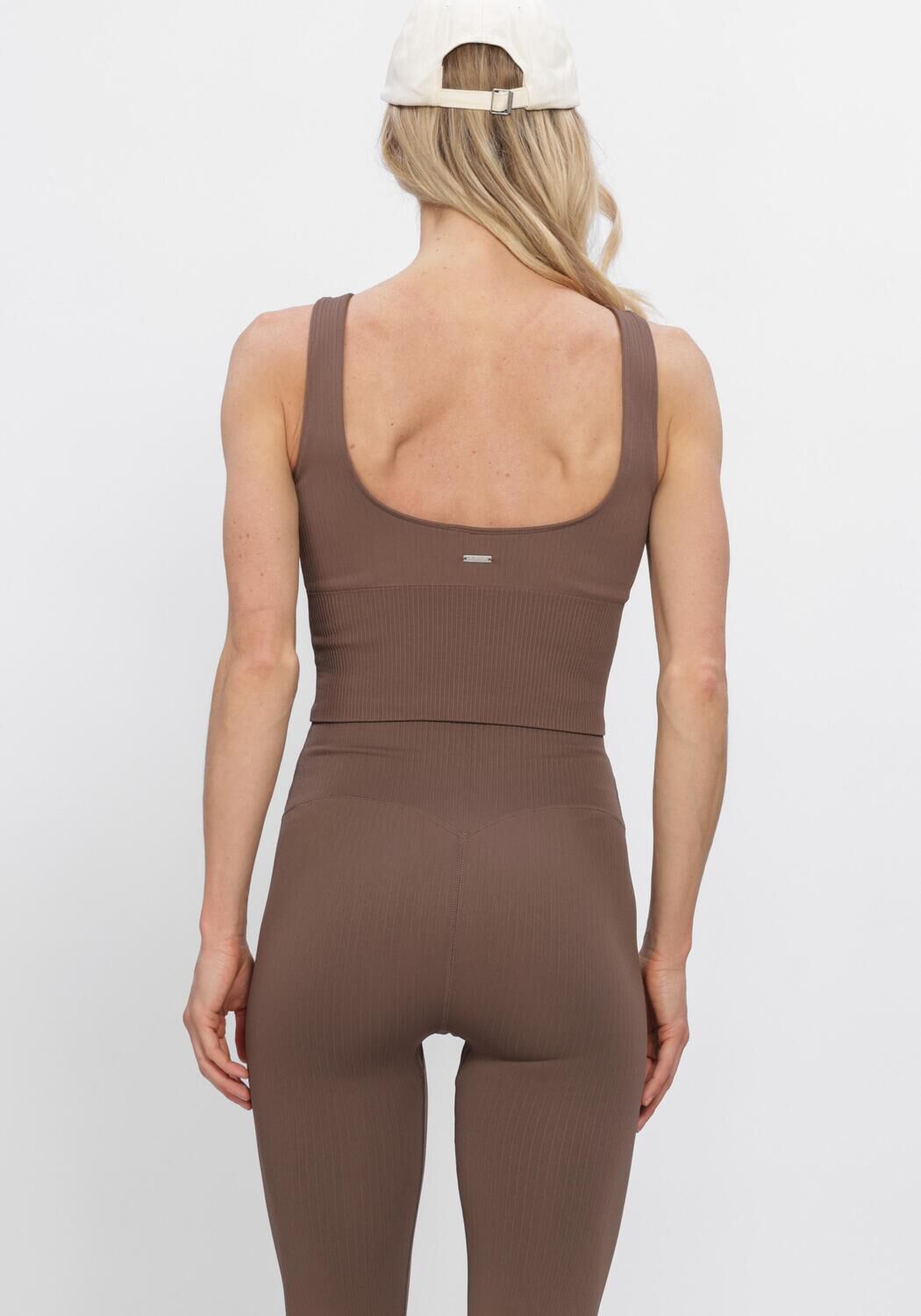 AIM'N RIBBED SEAMLESS SHAPING BRALETTE Hauts & T-shirts en marron - large