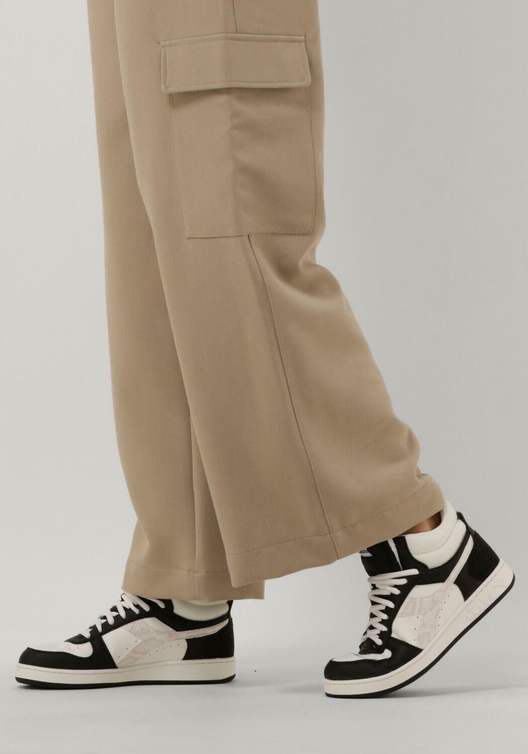 DIADORA Baskets montantes MAGIC BASKET DEMI WOMAN en noir - large