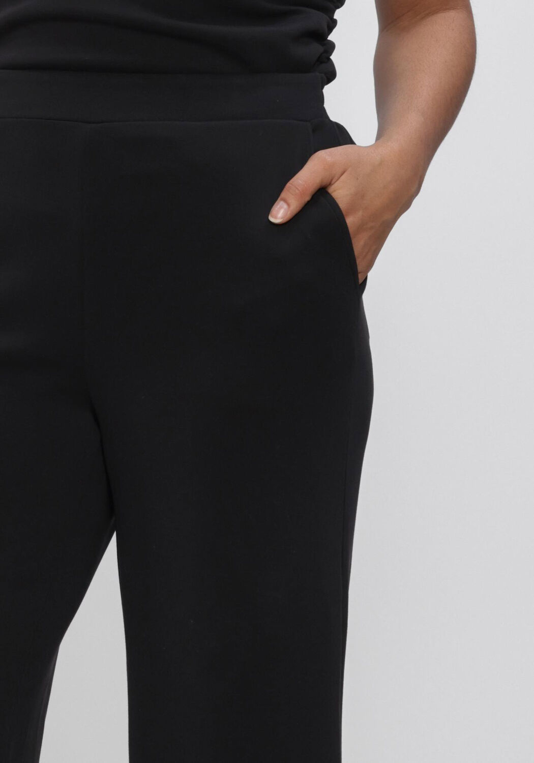 MY ESSENTIAL WARDROBE Pantalon large MWHELLE WIDE PANT en noir - large