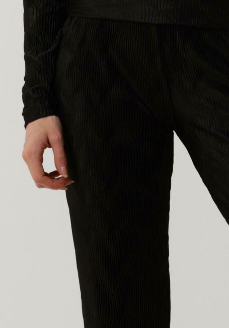 ANOTHER LABEL Pantalon GARCELLE PLEATED PANTS en noir - large