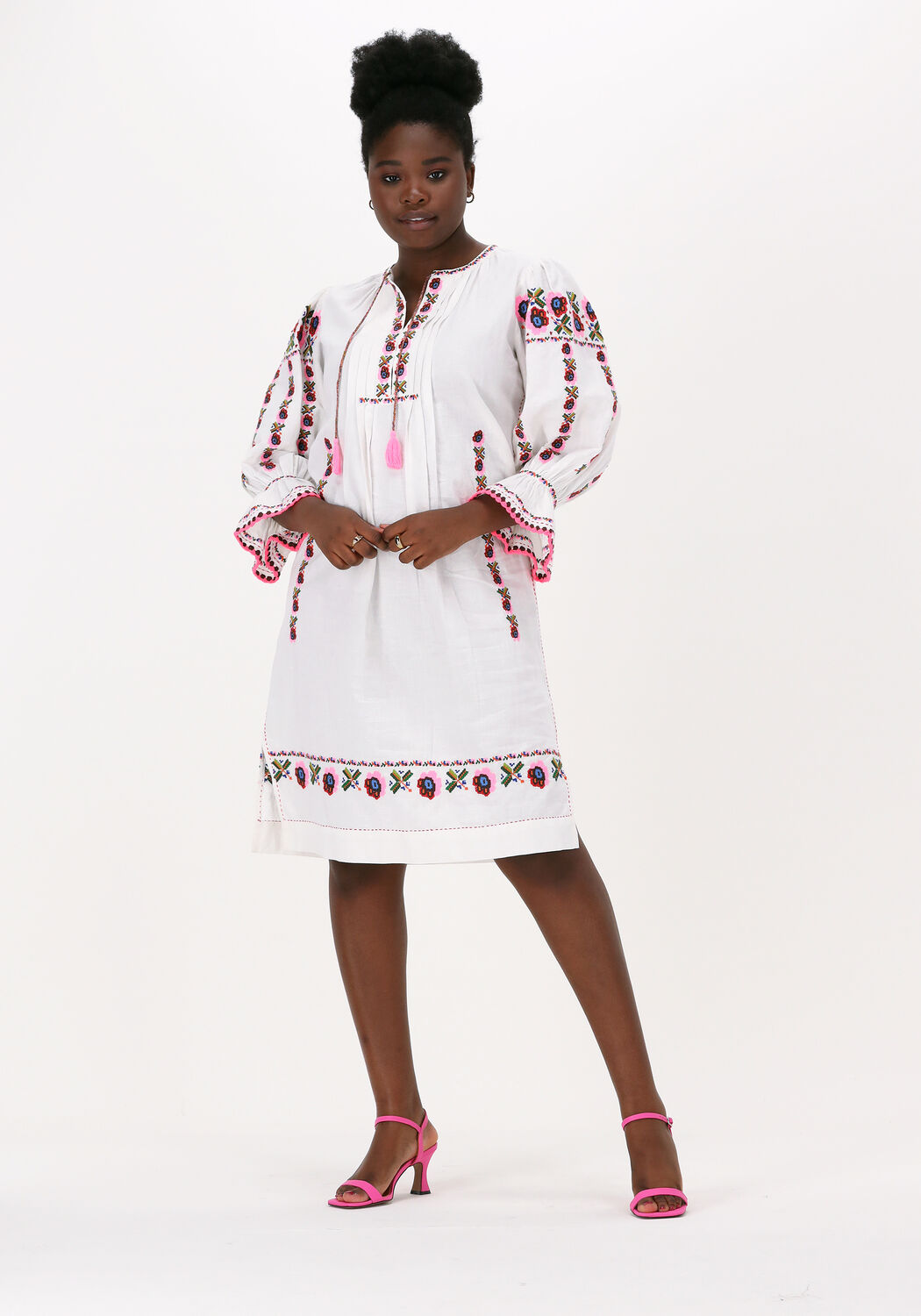 ANTIK BATIK Mini robe MILDA DRESS en blanc Omoda